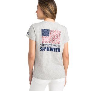 Ladies Vineyard Vines x Discovery Grey Short Sleeve with Shark Flag Size S